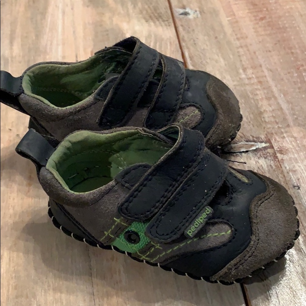 Pediped Boys shoes 6-12 Months. Approx a size 3